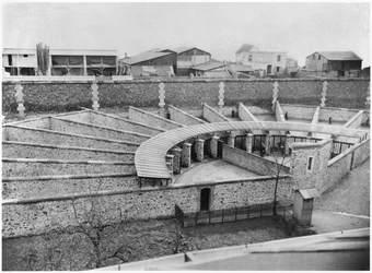 Walks of the Mazas prison, Paris, c.1900